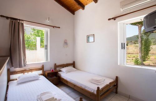 Xifias Apartment | Pet-Friendly Ambelakia Studios: Family Retreat with Great Reviews