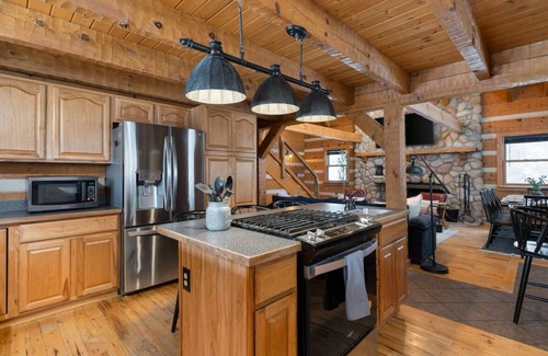 Lancaster Cabin | Amber Hills Lodge: Sauna,Golf Sim,Hot Tub,Theatre