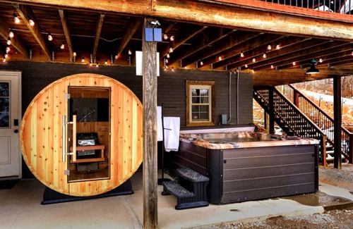 Lancaster Cabin | Amber Hills Lodge: Sauna,Golf Sim,Hot Tub,Theatre