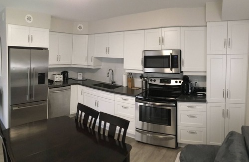 Grand Bend Hotel | Amber Hotel: Family-Friendly Stay with Breakfast Included