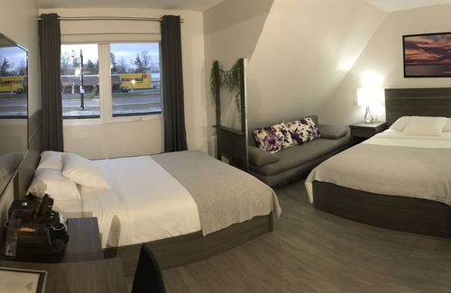 Grand Bend Hotel | Amber Hotel: Family-Friendly Stay with Breakfast Included
