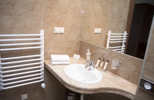 Emaus Hotel | Amber Hotel: Guest Rated 8.8 with Pool and Spa Amenities