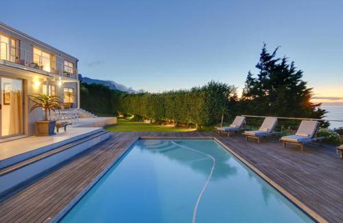 Camps Bay Villa | Amber Place: Oceanfront Retreat with Spa & Pool Amenities