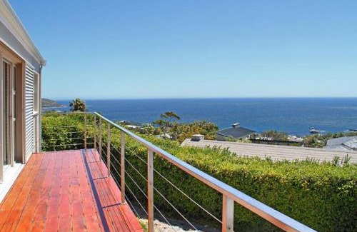 Camps Bay Villa | Amber Place: Oceanfront Retreat with Spa & Pool Amenities