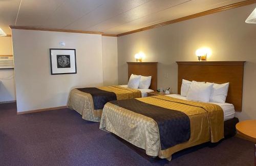 Wisconsin Dells Hotel | Oceanfront Amber's Inn: Family-Friendly with Pool & Hot Tub