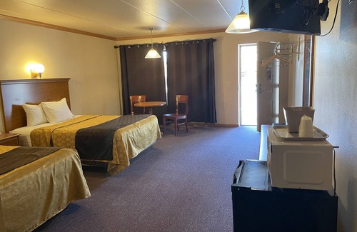 Wisconsin Dells Hotel | Discover Amber's Inn & Suites: Pool, Spa, and Breakfast Awaits