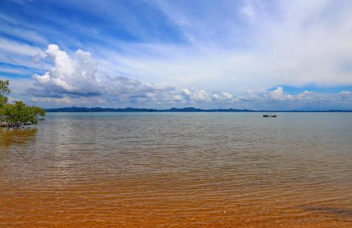 Ko Chang Resort | Relaxing Amber Sands Beach Resort with Oceanfront Amenities