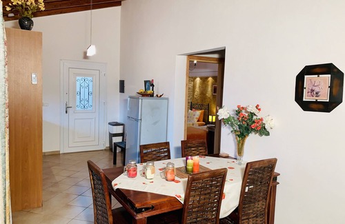 Parelia Villa | Amber Villa: Scenic Views & Family-Friendly Amenities