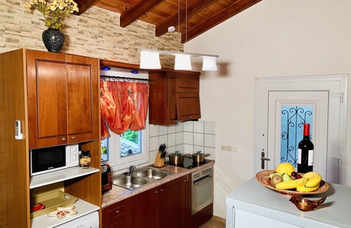 Parelia Villa | Amber Villa: Scenic Views & Family-Friendly Amenities