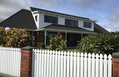 Hokitika Bed & Breakfast | Discover Amberlea B&B: 5-Star Stay with Family-Friendly Amenities