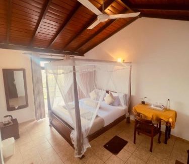 Ella House | Affordable Ambiente Guest House - Pet & Child Friendly Stay