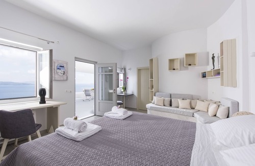 Oia Hotel | Top-Rated Ambition Suites with Spa and Restaurant Access