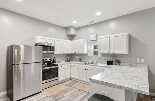 New Albany House | New Amble Hotel: Pet-Friendly with Downtown Access!