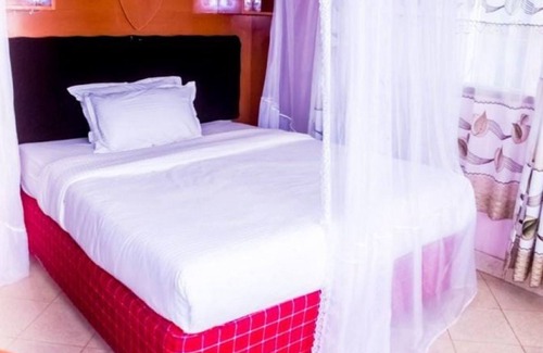 Kimana Hotel | Amboseli Getaway Hotel: Family-Friendly Escape & Dining