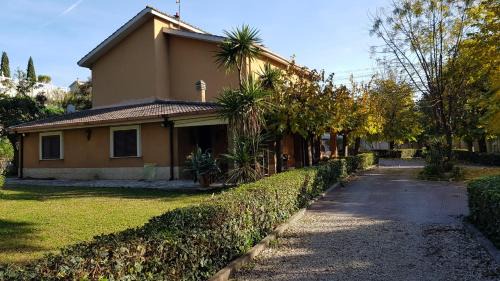 Rome Province Bed & Breakfast | Comfortable Stay at AmbraBed Lunghezza Station with Pool