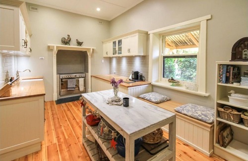 Tanunda House | Ambrosia Vacation Home: Family-Friendly Oasis with Spa & Pool