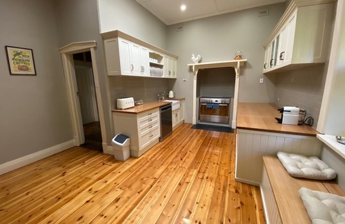 Tanunda House | Ambrosia Vacation Home: Family-Friendly Oasis with Spa & Pool