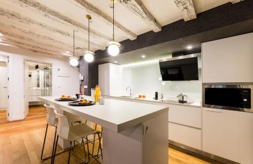 Old Town Apartment | Family-Friendly AMELIA SUITE in San Sebastian - 4-Star Rated