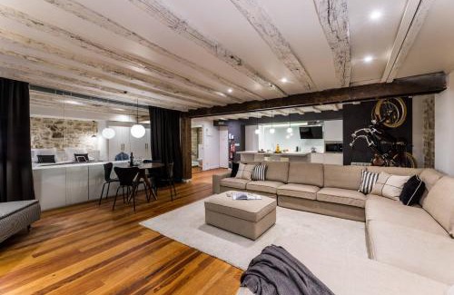Old Town Apartment | Family-Friendly AMELIA SUITE in San Sebastian - 4-Star Rated