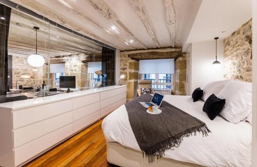 Old Town Apartment | Family-Friendly AMELIA SUITE in San Sebastian - 4-Star Rated