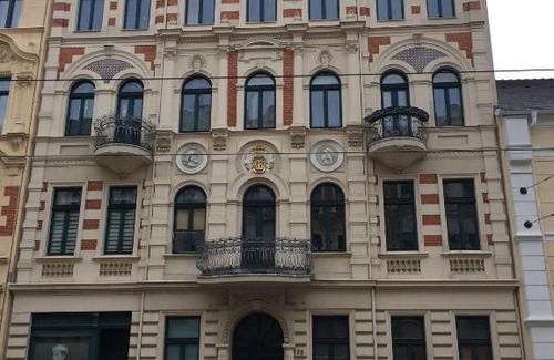 Sudstadt Apartment | Guest Rated: 9.3 at Amelia Ferienwohnung - Family Friendly Stay