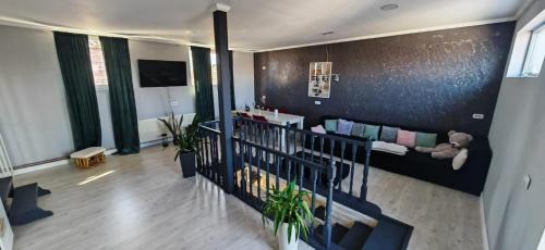 Ocna Mures Apartment | Top-Rated Amely Apartment: Family-Friendly Retreat
