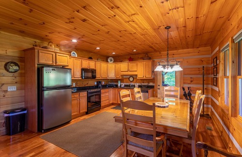 Boone Cabin | Experience Amen Corner: Pet Friendly with Hot Tub & Mountain Views