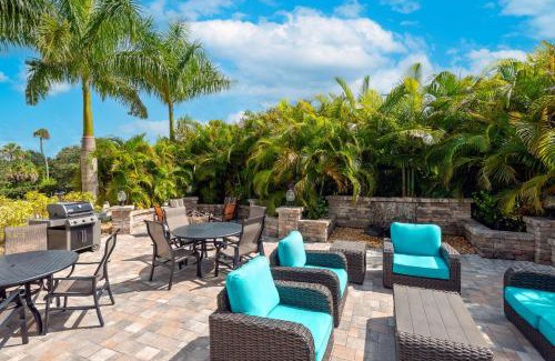Fruitville Hotel | Top-Rated Oceanfront Stay at Ameniti Bay - Best Western