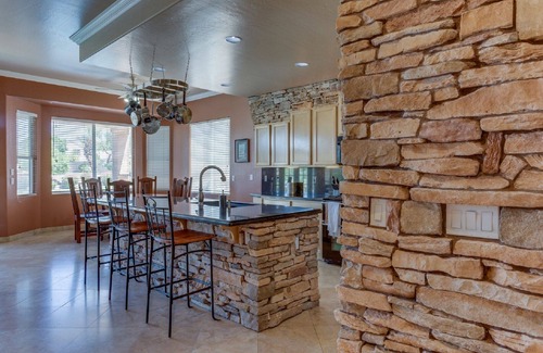 Fox Crossing House | Relaxing Retreat with Pool & Spa - Rated 10/10 by Guests