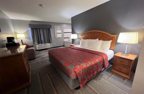 Ionia Hotel | Pet-Friendly American Inn and Suites Ionia with Pool Access
