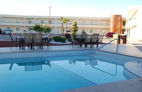 Delicias Hotel | Discover American Inn Hotel & Suites Delicias - Top Rated Stay