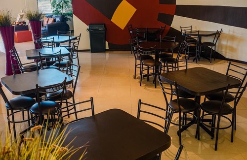 Delicias Hotel | Discover American Inn Hotel & Suites Delicias - Top Rated Stay