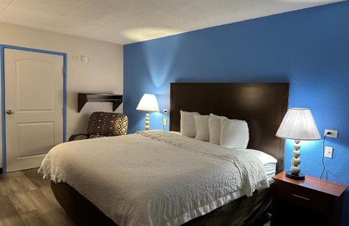 Flint Hotel | Pet-Friendly Red Roof Inn Flint Near Bishop Airport