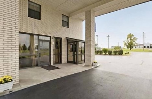 Paducah Hotel | Budget-Friendly American Inn with Free Breakfast & Kitchen