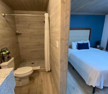 Northwest Pensacola Hotel | Cozy American Inn: Pet & Child Friendly Retreat