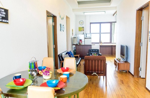 Chatan Apartment | Modern American Retreat with Kitchen and Breakfast in Okinawa