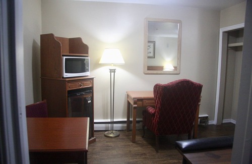Argyle Hotel | Family-Friendly American Plaza Motel with Spa & Breakfast