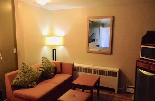 Argyle Hotel | Family-Friendly American Plaza Motel with Spa & Breakfast