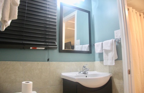 Argyle Hotel | Family-Friendly American Plaza Motel with Spa & Breakfast