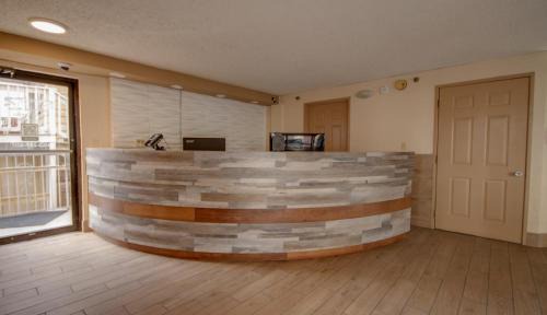 Ocean City Hotel | Oceanfront Americana Motor Inn on the Boardwalk Awaits