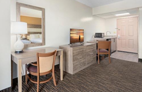 Ocean City Hotel | Oceanfront Americana Motor Inn on the Boardwalk Awaits