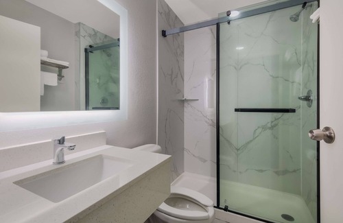 Lake Charles Hotel | Explore Comfort at Americas Best Value Inn & Suites Lake Charles
