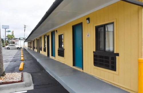 St. George Hotel | Pet-Friendly Americas Best Value Inn with Pool Access