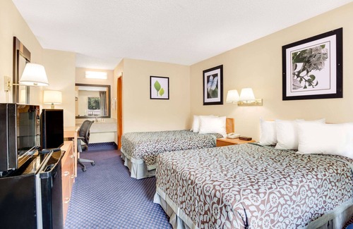 Aiken Hotel | Comfortable Days Inn by Wyndham in Downtown Aiken