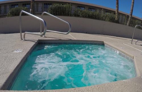 Blythe Hotel | Discover Americas Best Value Inn Blythe: Pet-Friendly Stay