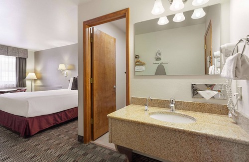 Burns Hotel | Comfort Meets Convenience at Americas Best Value Inn Burns