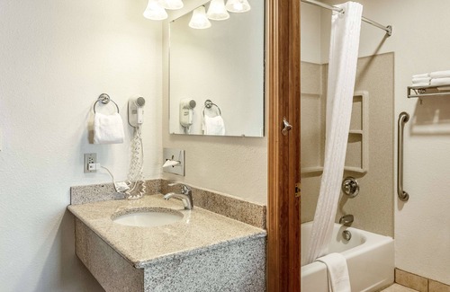 Burns Hotel | Comfort Meets Convenience at Americas Best Value Inn Burns