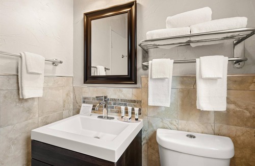 Pecos Hotel | Comfortable Knights Inn & Suites with Pool and Spa