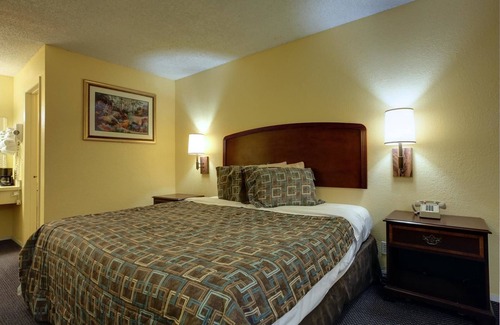 Comanche Hotel | Budget-Friendly Stay at Americas Best Value Inn Comanche
