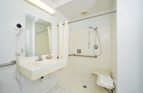 Chico Hotel | Relax at Americas Best Value Inn Chico with Pool & Spa